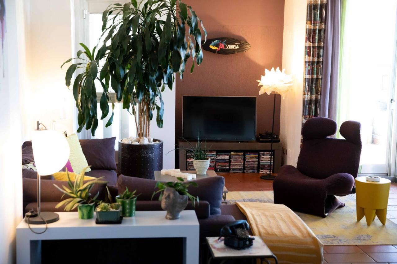 Sound Of Colors - Art Design Apartment Desenzano del Garda Exterior photo